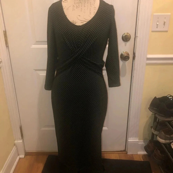 Dress(signature by robbie bee) - Picture 3 of 4